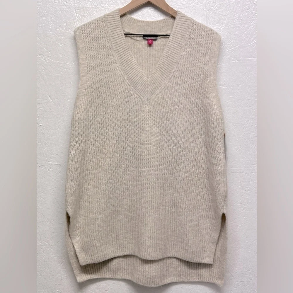 VINCE Camuno - Women’s V-Neck - High\Low Split Hemline Sweater Vest